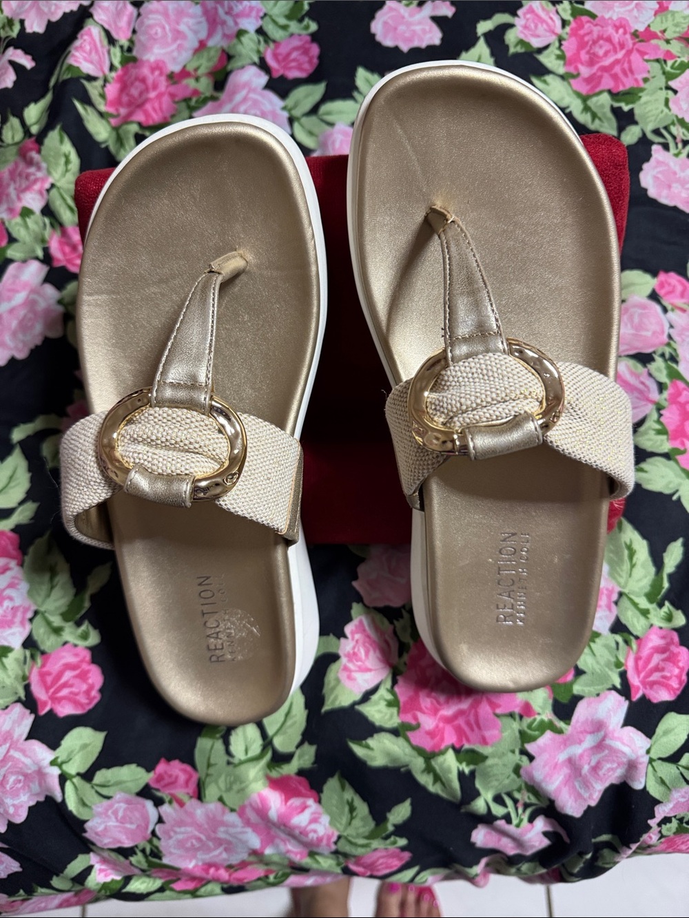 NEW Kenneth Cole Reaction Metallic Gold and Beige Slide Sandals